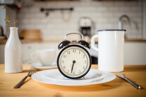 It’s not impossible to eat before going to bed. Understand carbohydrates and protein foods, and it doesn’t affect sleep time after eating them.